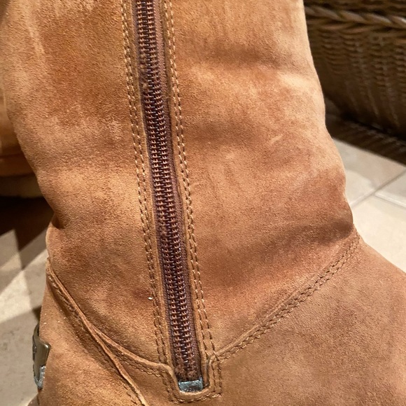 UGG Boots - Picture 6 of 9